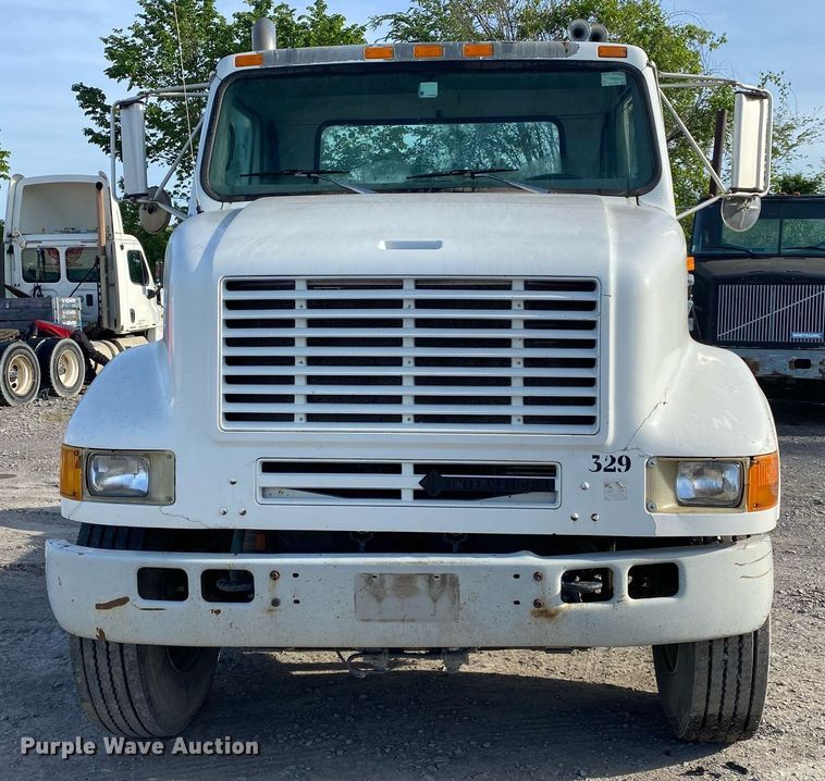 image for item DL7196 1998 International 8100  semi truck