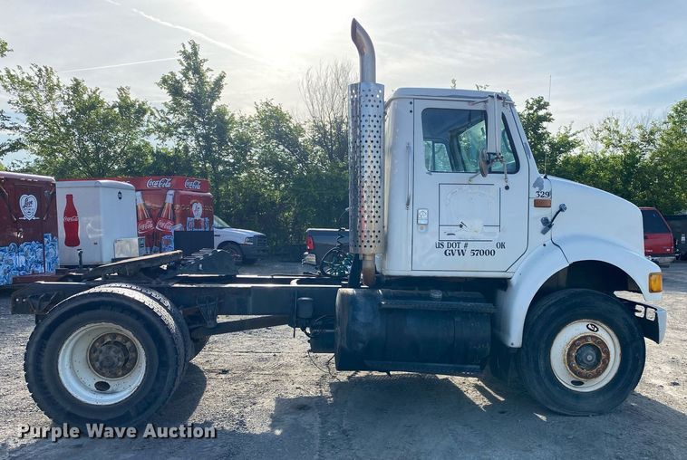 image for item DL7196 1998 International 8100  semi truck