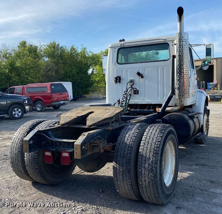 image for item DL7196 1998 International 8100  semi truck