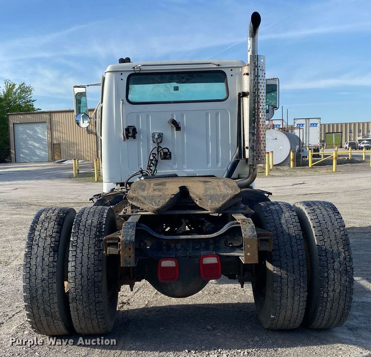 image for item DL7196 1998 International 8100  semi truck