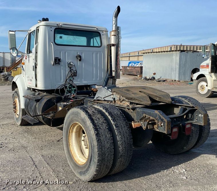 image for item DL7196 1998 International 8100  semi truck