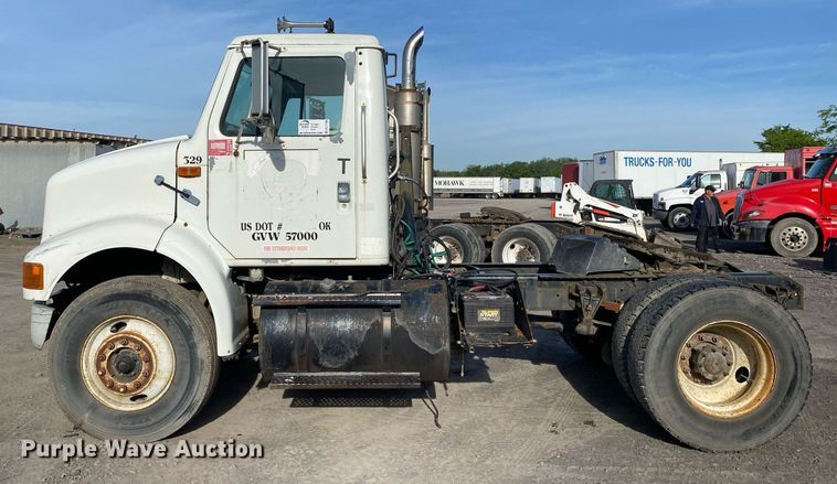 image for item DL7196 1998 International 8100  semi truck
