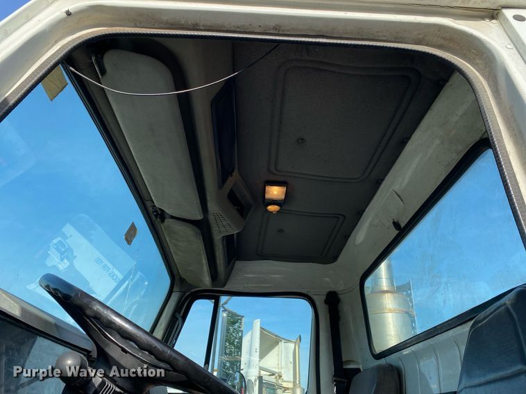 image for item DL7196 1998 International 8100  semi truck