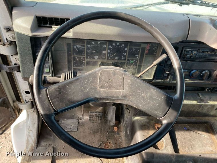 image for item DL7196 1998 International 8100  semi truck