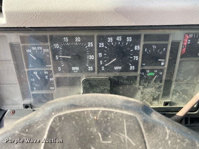 image for item DL7196 1998 International 8100  semi truck