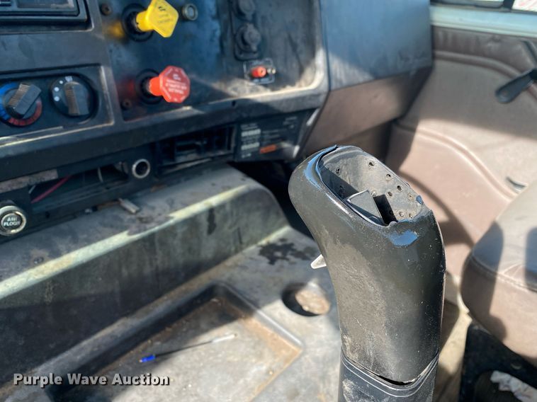 image for item DL7196 1998 International 8100  semi truck