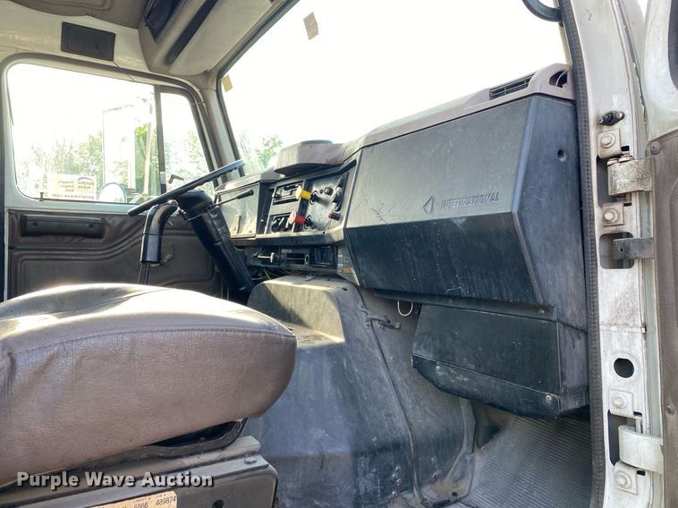 image for item DL7196 1998 International 8100  semi truck