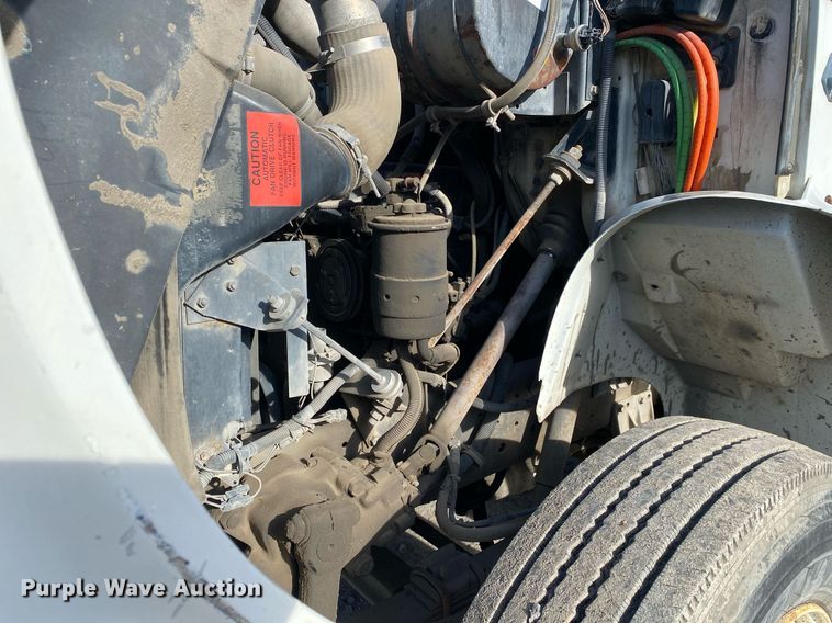 image for item DL7196 1998 International 8100  semi truck