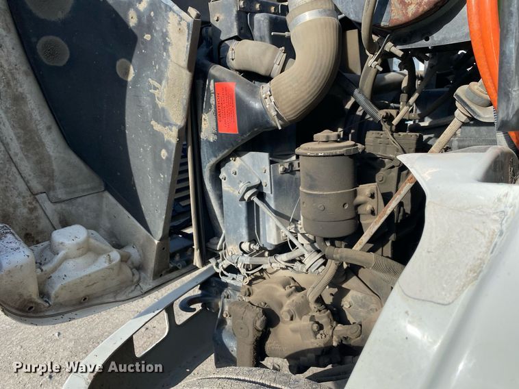 image for item DL7196 1998 International 8100  semi truck