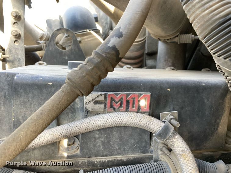 image for item DL7196 1998 International 8100  semi truck