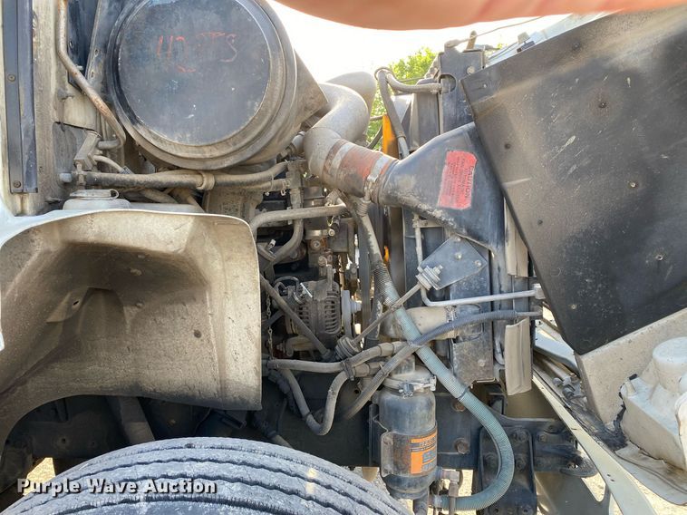 image for item DL7196 1998 International 8100  semi truck