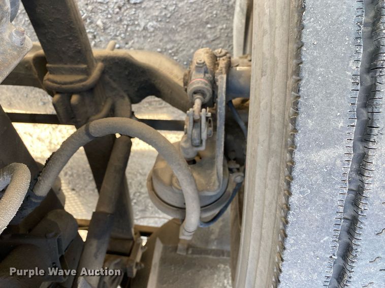 image for item DL7196 1998 International 8100  semi truck