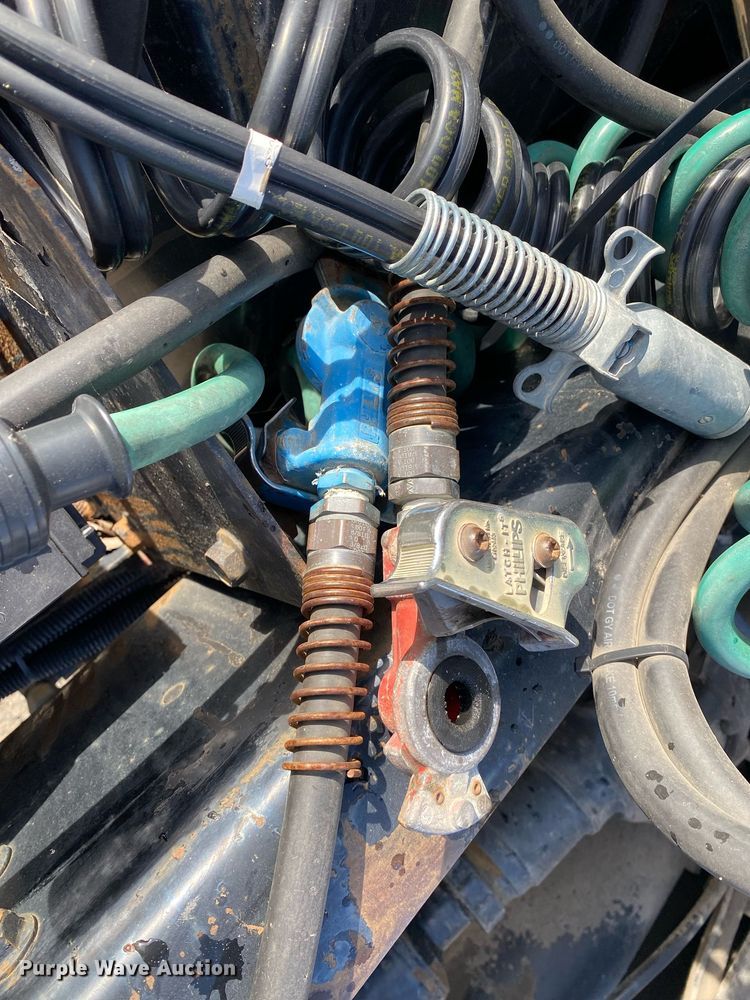 image for item DL7196 1998 International 8100  semi truck