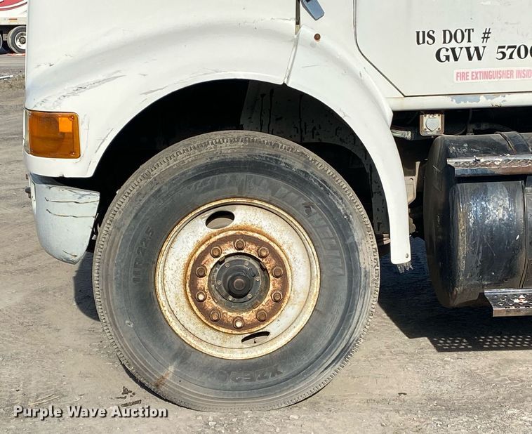 image for item DL7196 1998 International 8100  semi truck