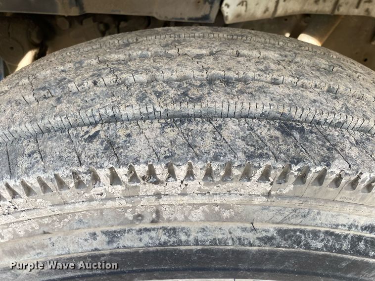 image for item DL7196 1998 International 8100  semi truck