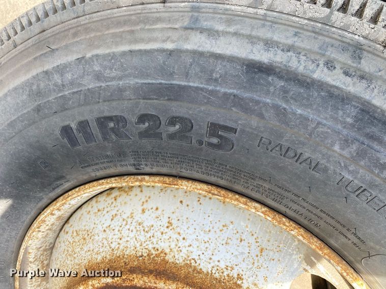 image for item DL7196 1998 International 8100  semi truck