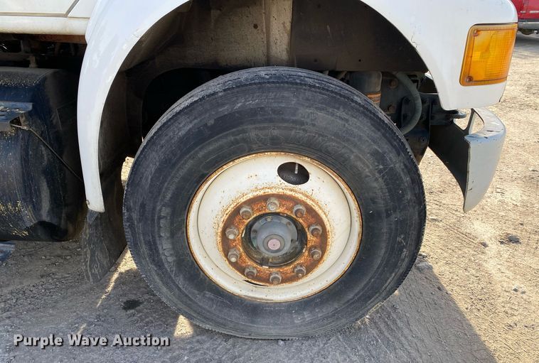 image for item DL7196 1998 International 8100  semi truck