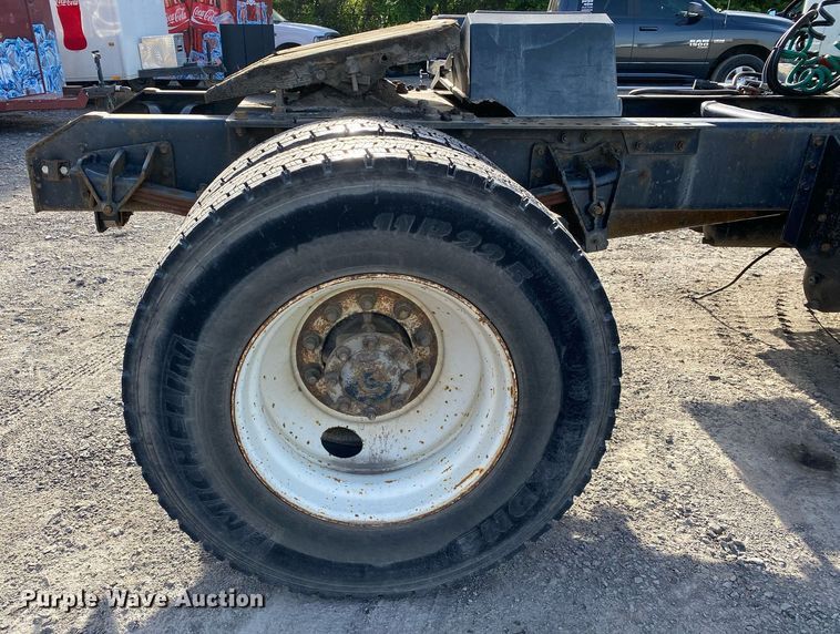 image for item DL7196 1998 International 8100  semi truck