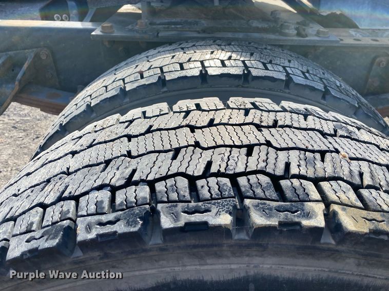 image for item DL7196 1998 International 8100  semi truck