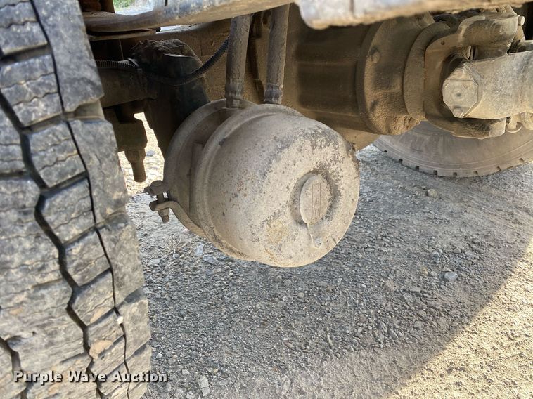 image for item DL7196 1998 International 8100  semi truck