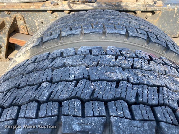 image for item DL7196 1998 International 8100  semi truck