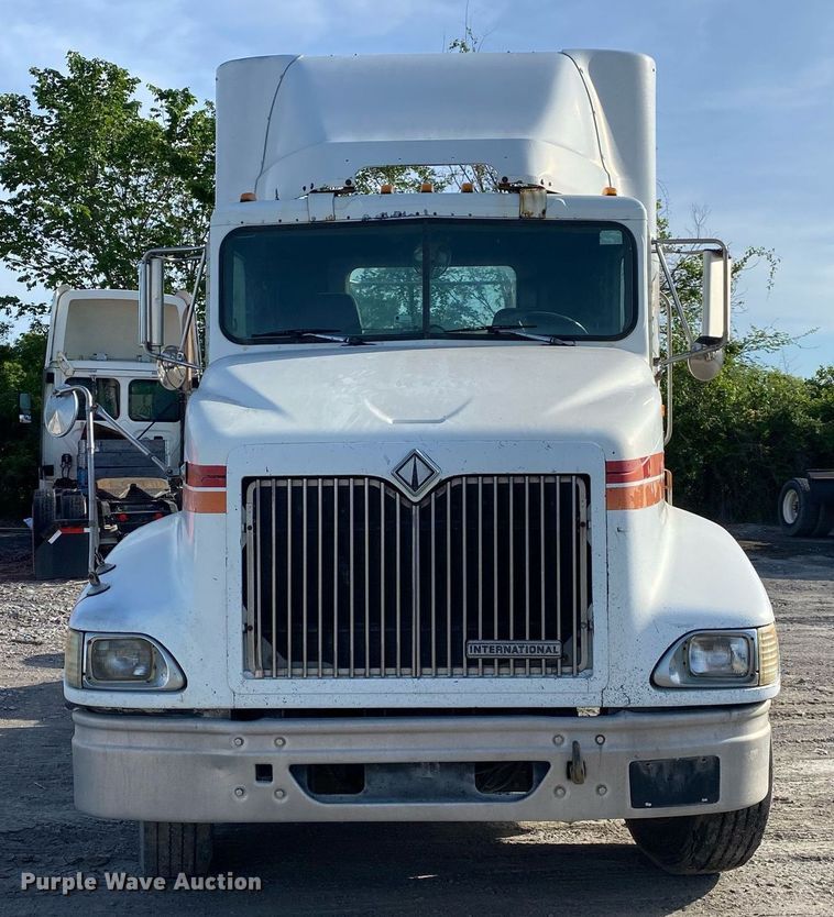 image for item DL7197 1999 International 9200  semi truck