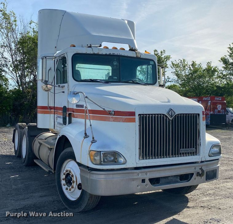 image for item DL7197 1999 International 9200  semi truck