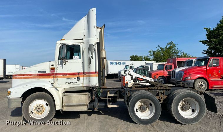 image for item DL7197 1999 International 9200  semi truck