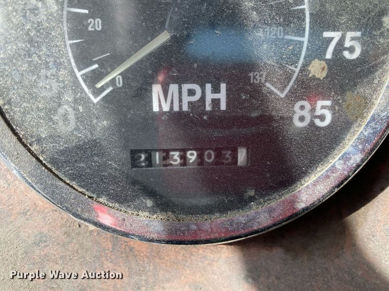 image for item DL7197 1999 International 9200  semi truck