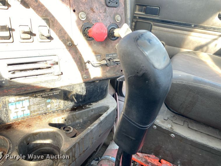 image for item DL7197 1999 International 9200  semi truck