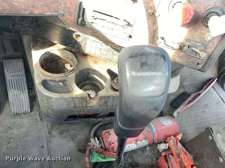 image for item DL7197 1999 International 9200  semi truck