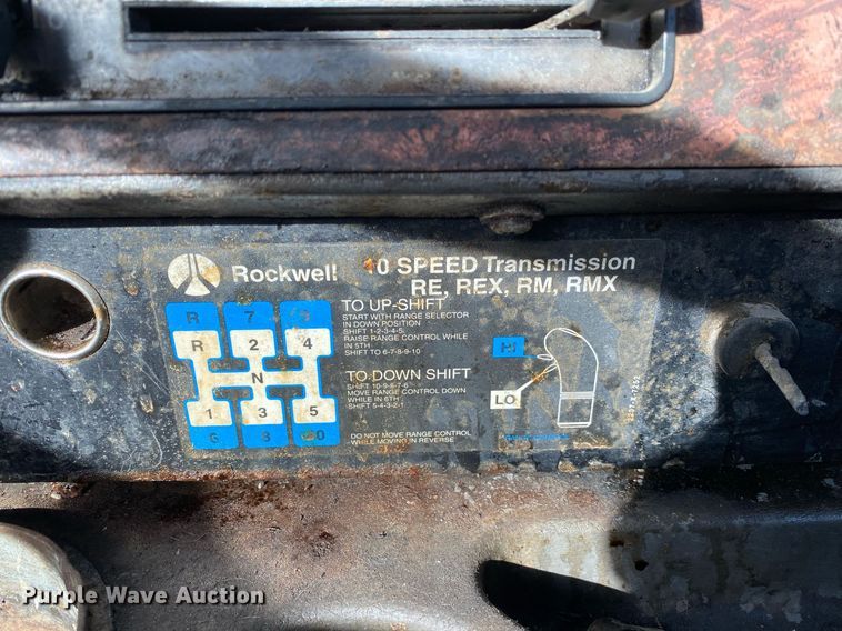 image for item DL7197 1999 International 9200  semi truck