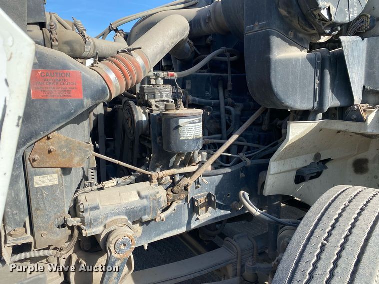 image for item DL7197 1999 International 9200  semi truck