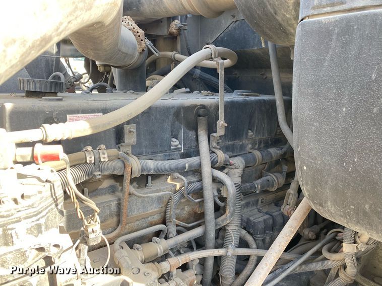 image for item DL7197 1999 International 9200  semi truck