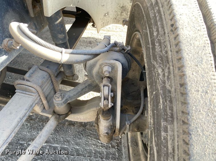 image for item DL7197 1999 International 9200  semi truck