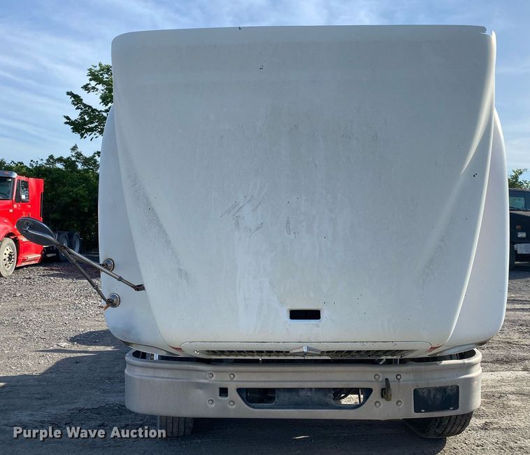 image for item DL7197 1999 International 9200  semi truck