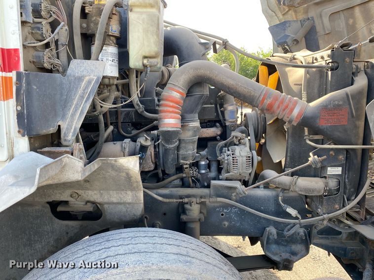 image for item DL7197 1999 International 9200  semi truck