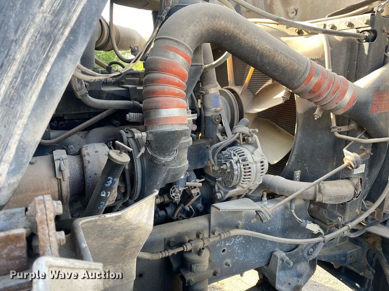 image for item DL7197 1999 International 9200  semi truck