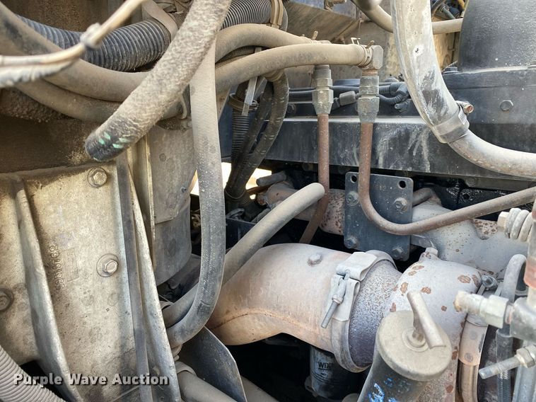 image for item DL7197 1999 International 9200  semi truck