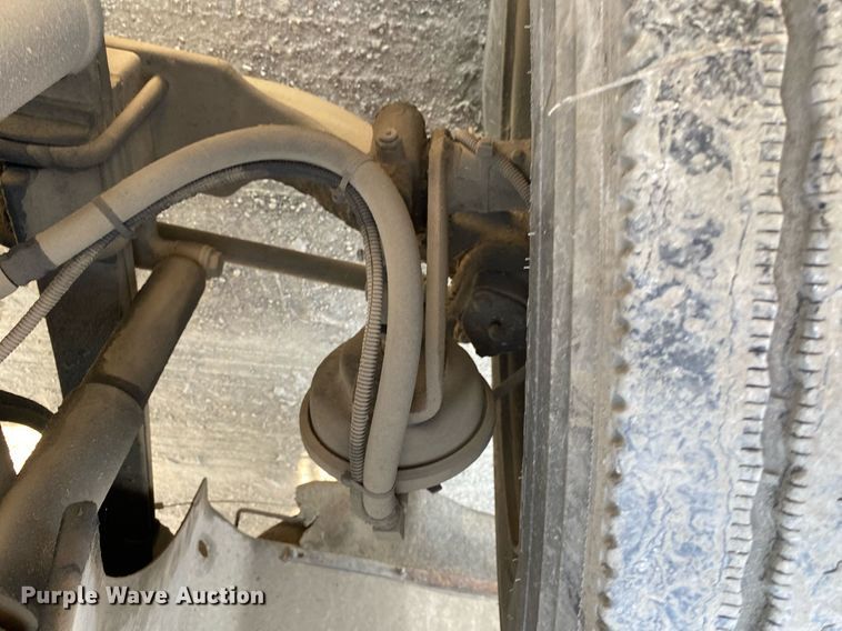 image for item DL7197 1999 International 9200  semi truck