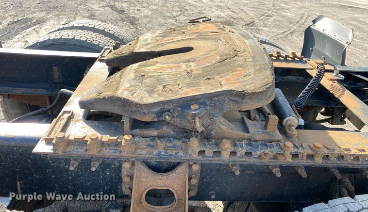 image for item DL7197 1999 International 9200  semi truck