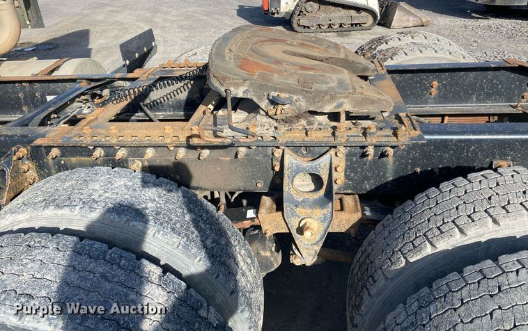 image for item DL7197 1999 International 9200  semi truck