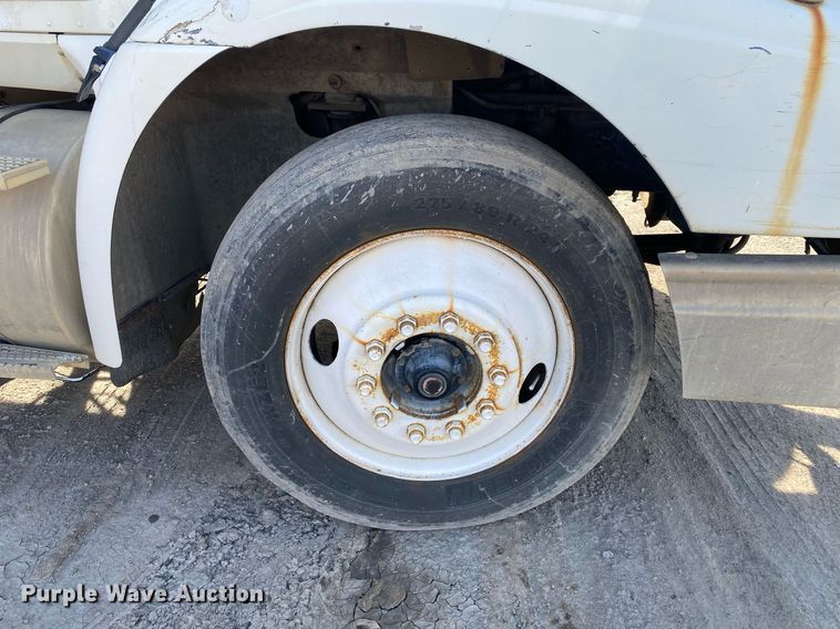 image for item DL7197 1999 International 9200  semi truck