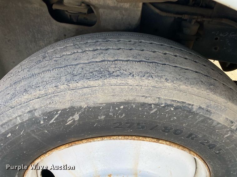 image for item DL7197 1999 International 9200  semi truck