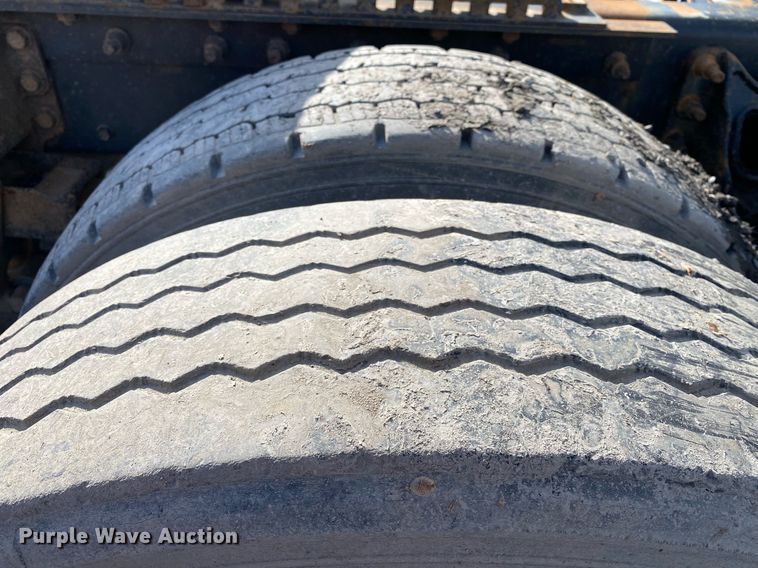 image for item DL7197 1999 International 9200  semi truck