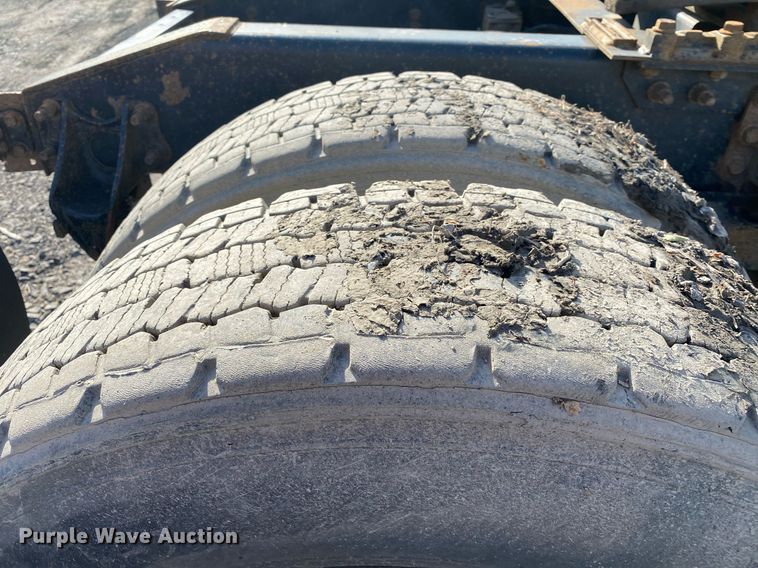 image for item DL7197 1999 International 9200  semi truck