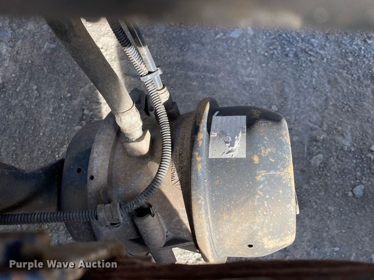 image for item DL7197 1999 International 9200  semi truck