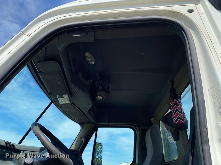 image for item DL7198 2011 Freighliner Cascadia  semi truck