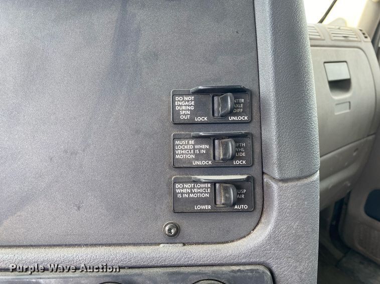 image for item DL7198 2011 Freighliner Cascadia  semi truck