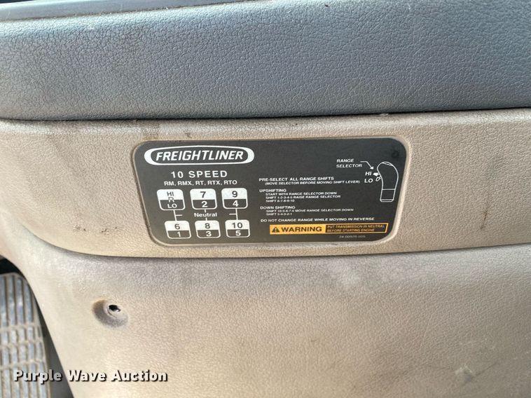 image for item DL7198 2011 Freighliner Cascadia  semi truck